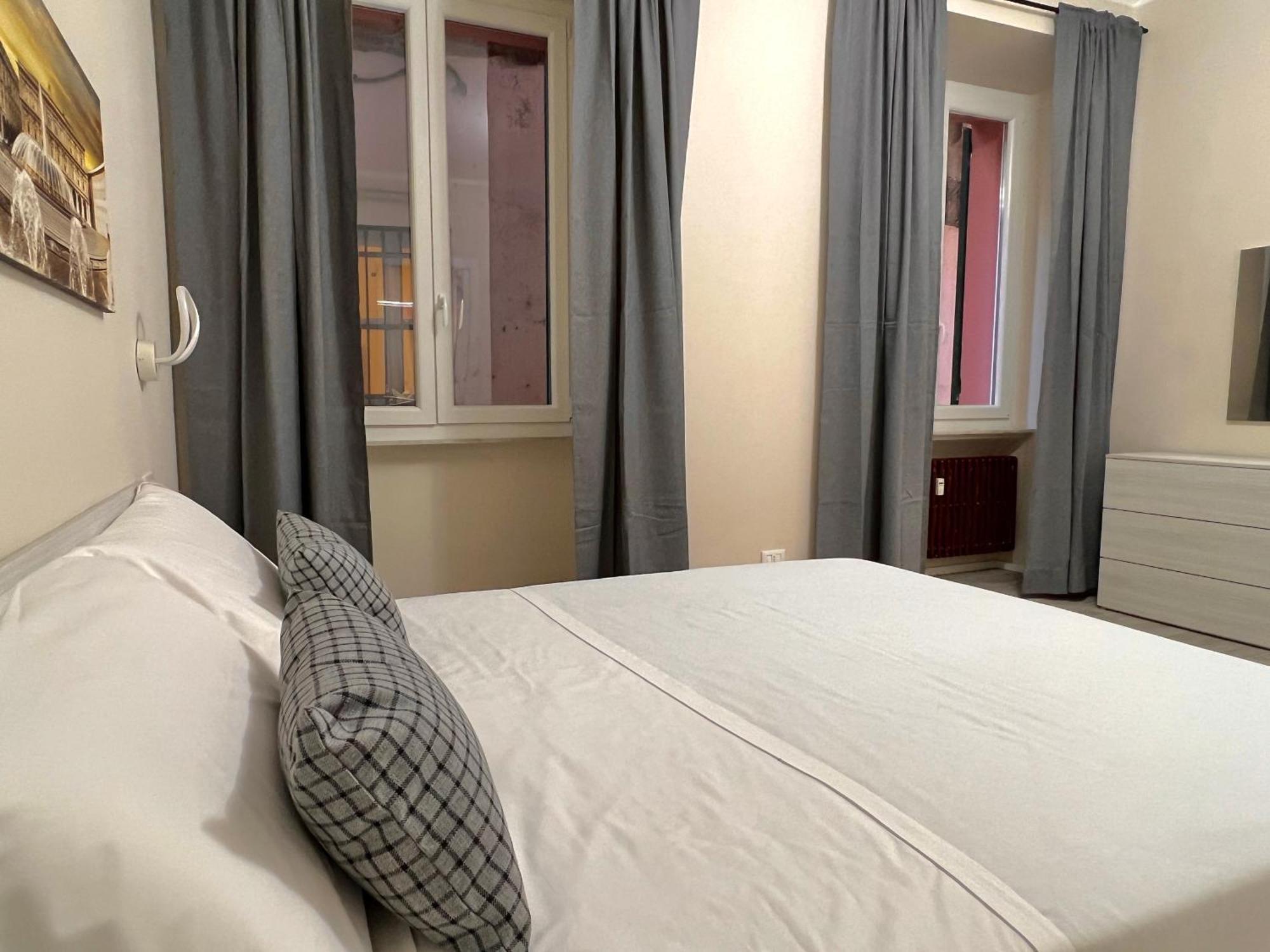 Lomellini One Apartment Genoa Bagian luar foto